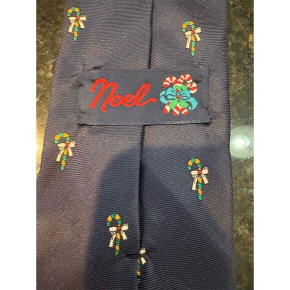 Noel Men's Blue Geometric Holiday Silk Tie - Picture 5 of 6